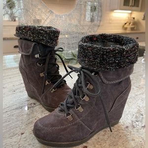 Shi by Journeys Gray Wedge Distressed Faux Suede Boots Size 7.5